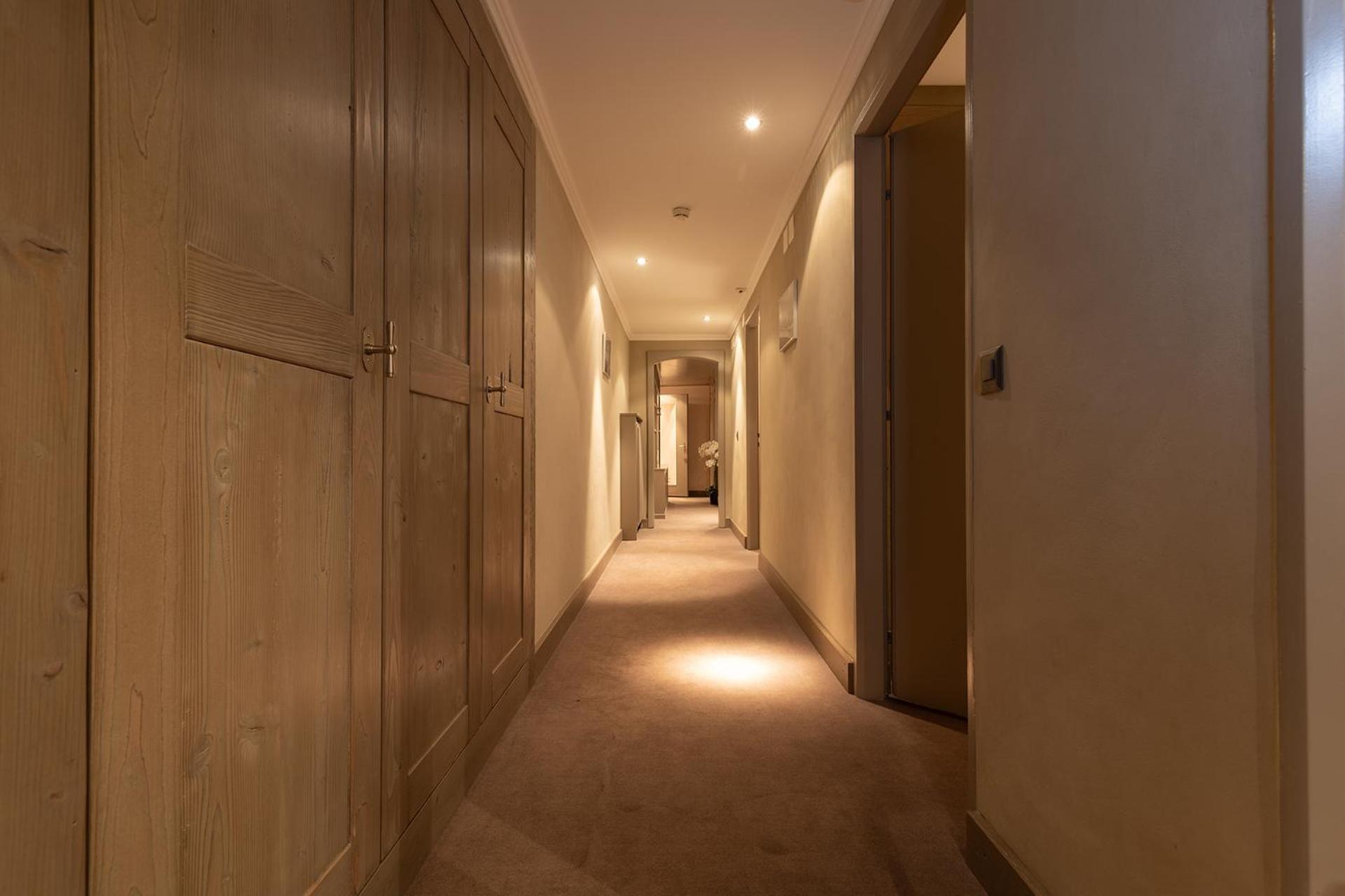 Hotel Central, Spa & Lounge Bar ครองส์มอนตานา ภายนอก รูปภาพ