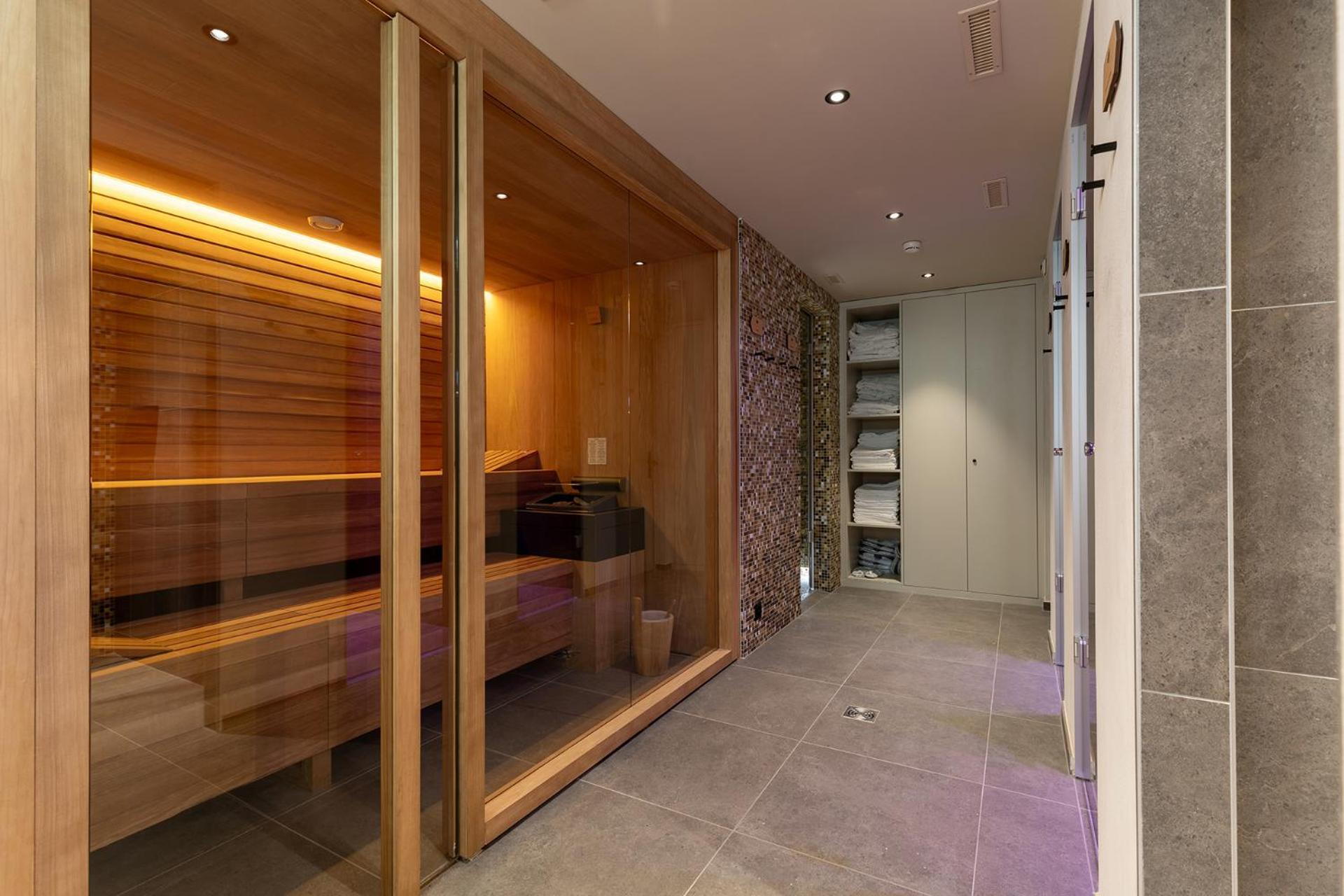 Hotel Central, Spa & Lounge Bar ครองส์มอนตานา ภายนอก รูปภาพ