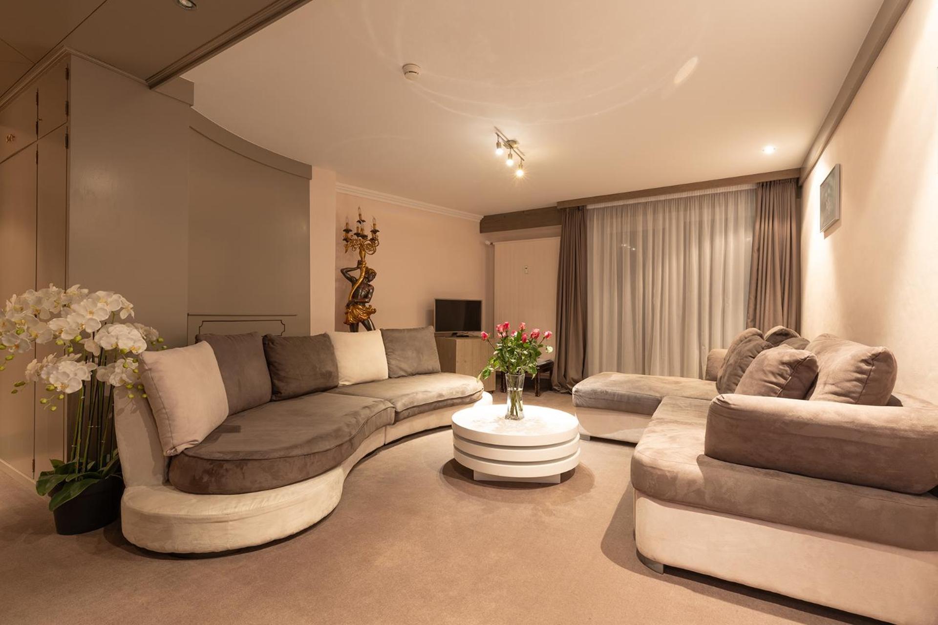 Hotel Central, Spa & Lounge Bar ครองส์มอนตานา ภายนอก รูปภาพ